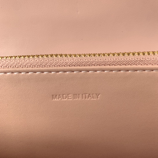 超激安ブランド財布偽物着用イメージ